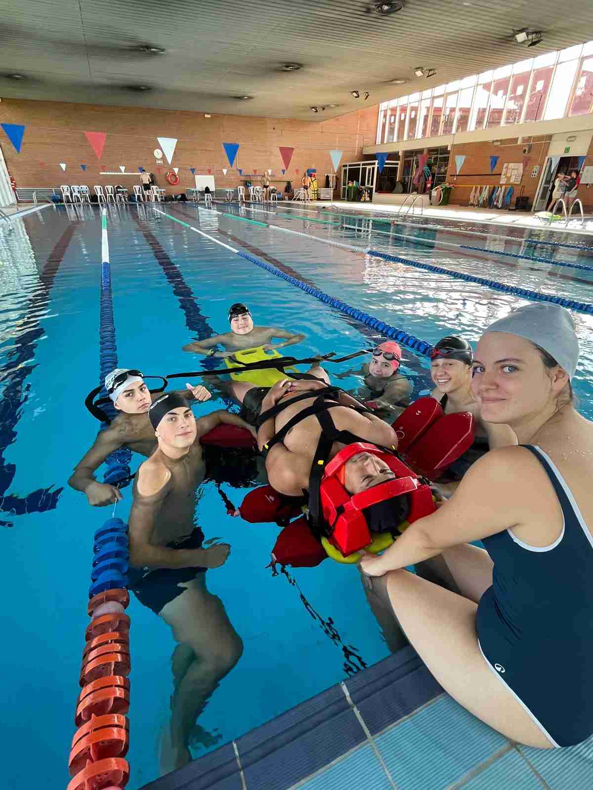 Práctica de inmovilización durante un Curso de Socorrista de ARPA4 en Madrid