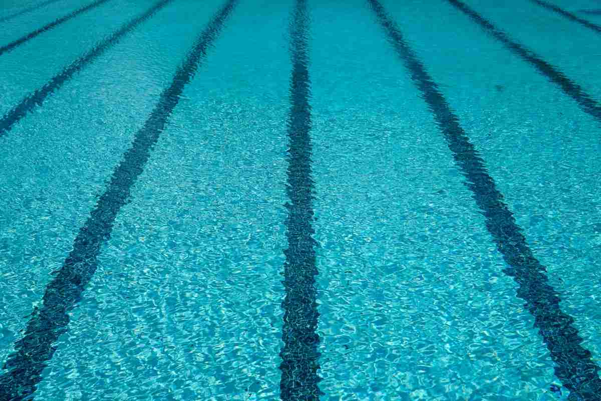 Vista de una piscina para ilustrar la revisión del convenio aplicable a socorristas